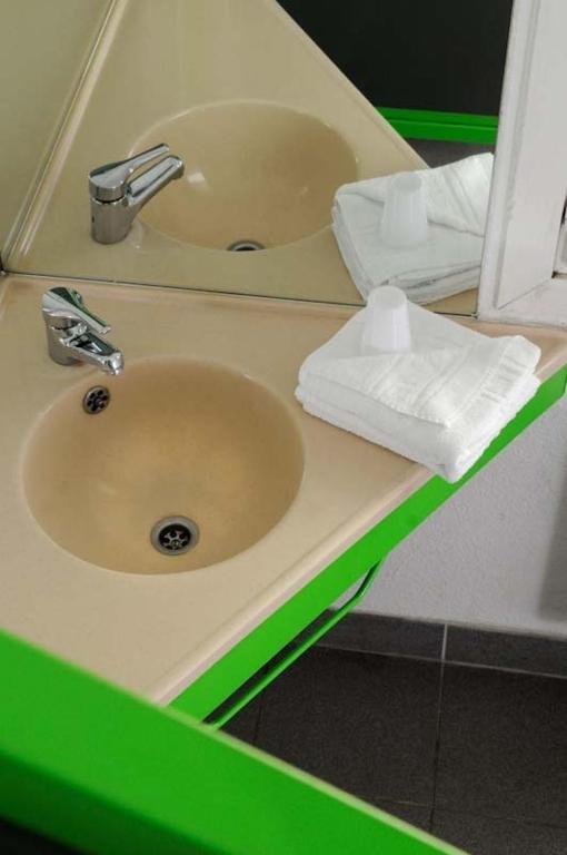 Lemon Hotel - Mery Sur Oise/Cergy Zimmer foto